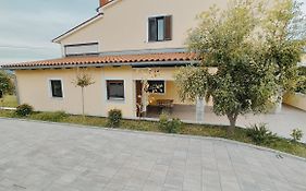Apartma Montemoro
